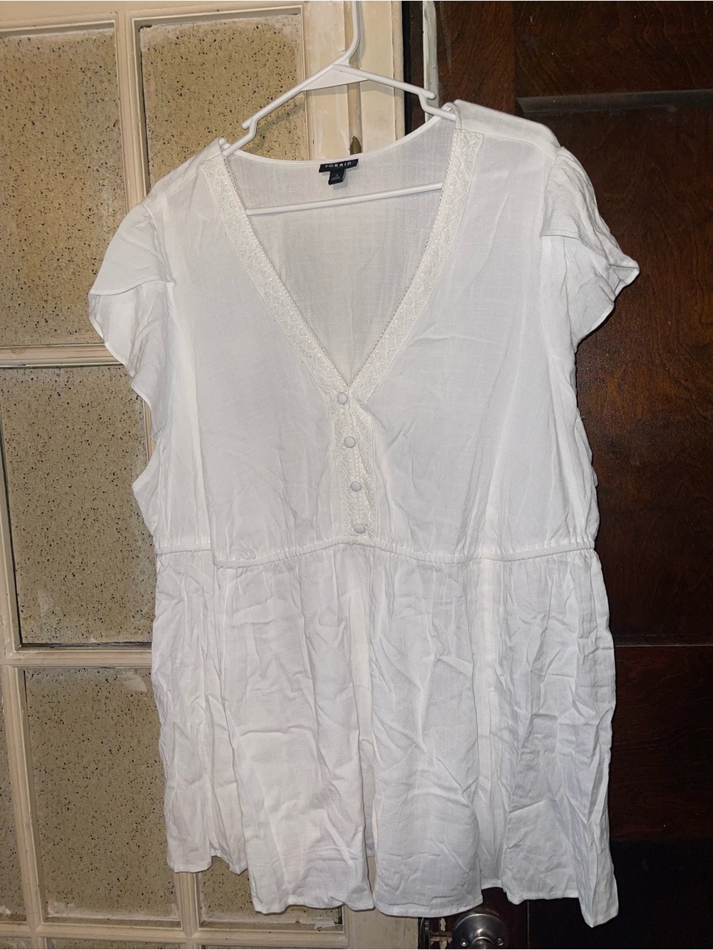 Torrid White V-Neck Lightweight Button-Front Women's Top - Size 3